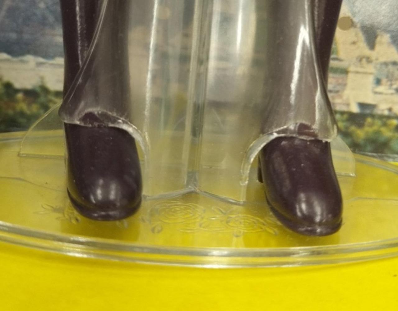 経年劣化による靴と台座接着あり