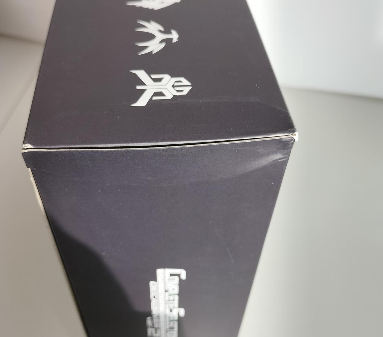 外箱左上のカドに折れあり