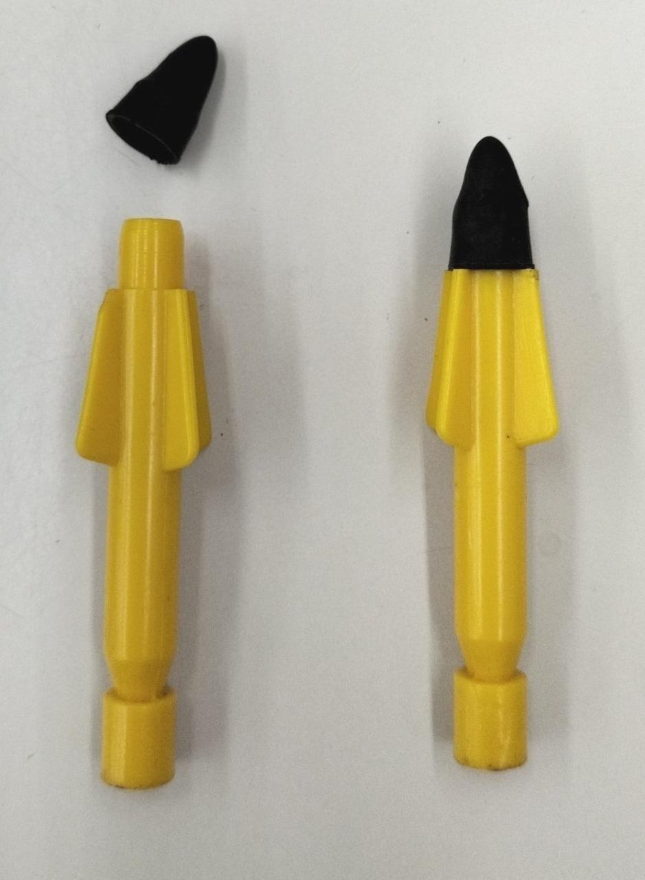 ミサイル片方破損しています。