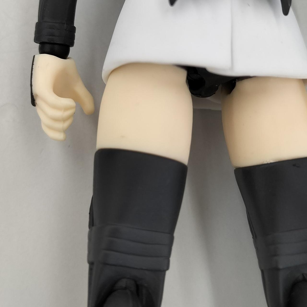 左太もも裏に汚れあり