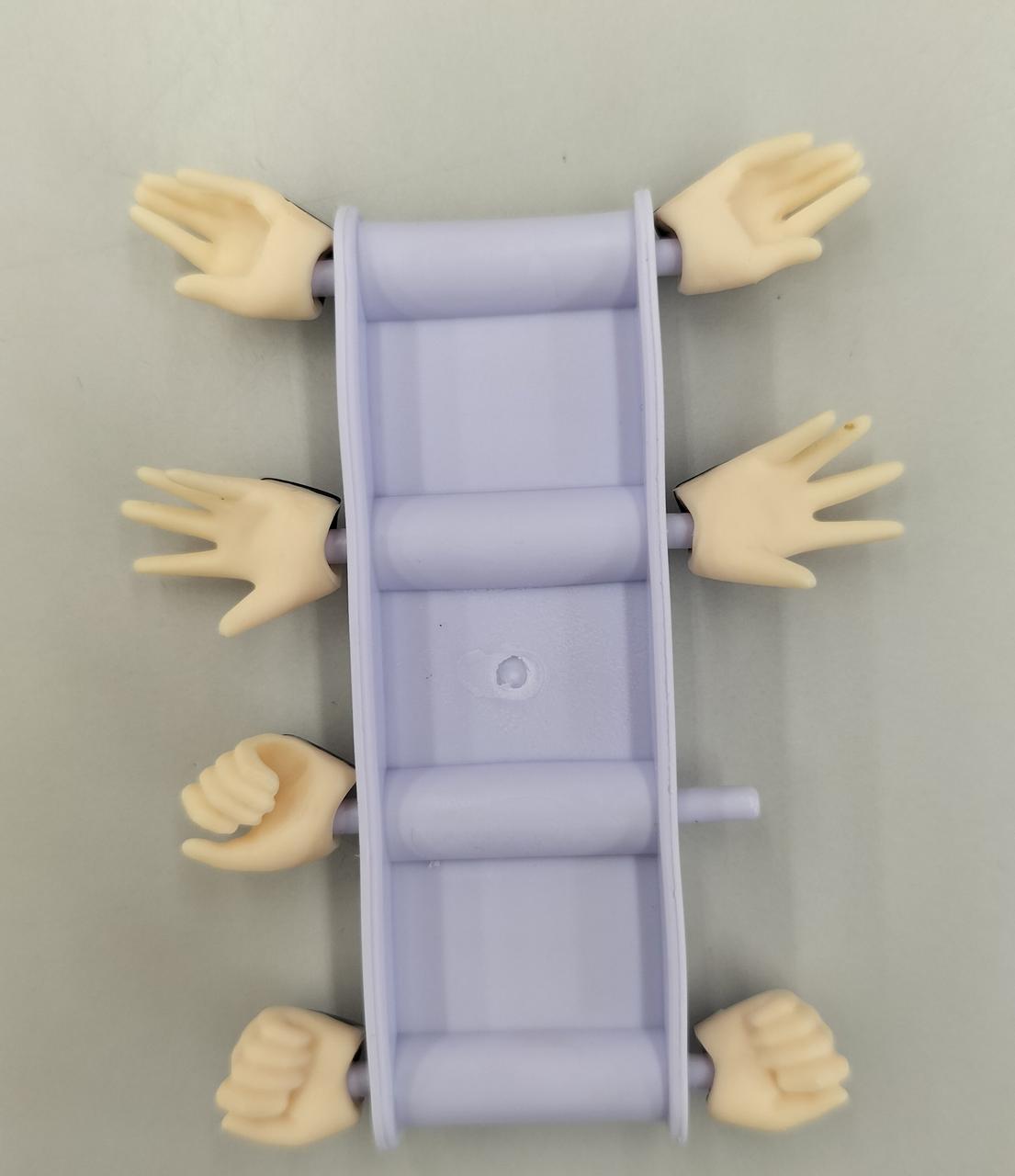 平手パーツ（右)の薬指に汚れあり