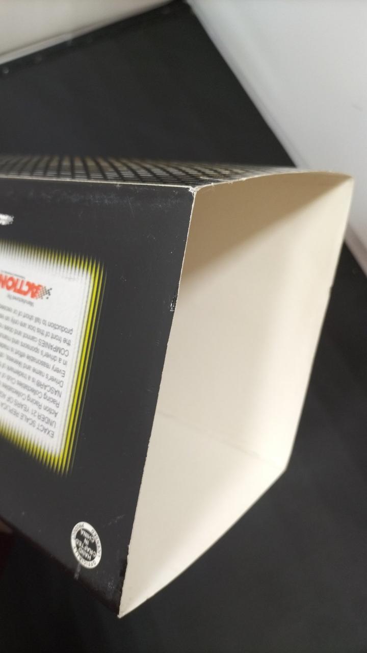 ケースカバーの角にスレあり