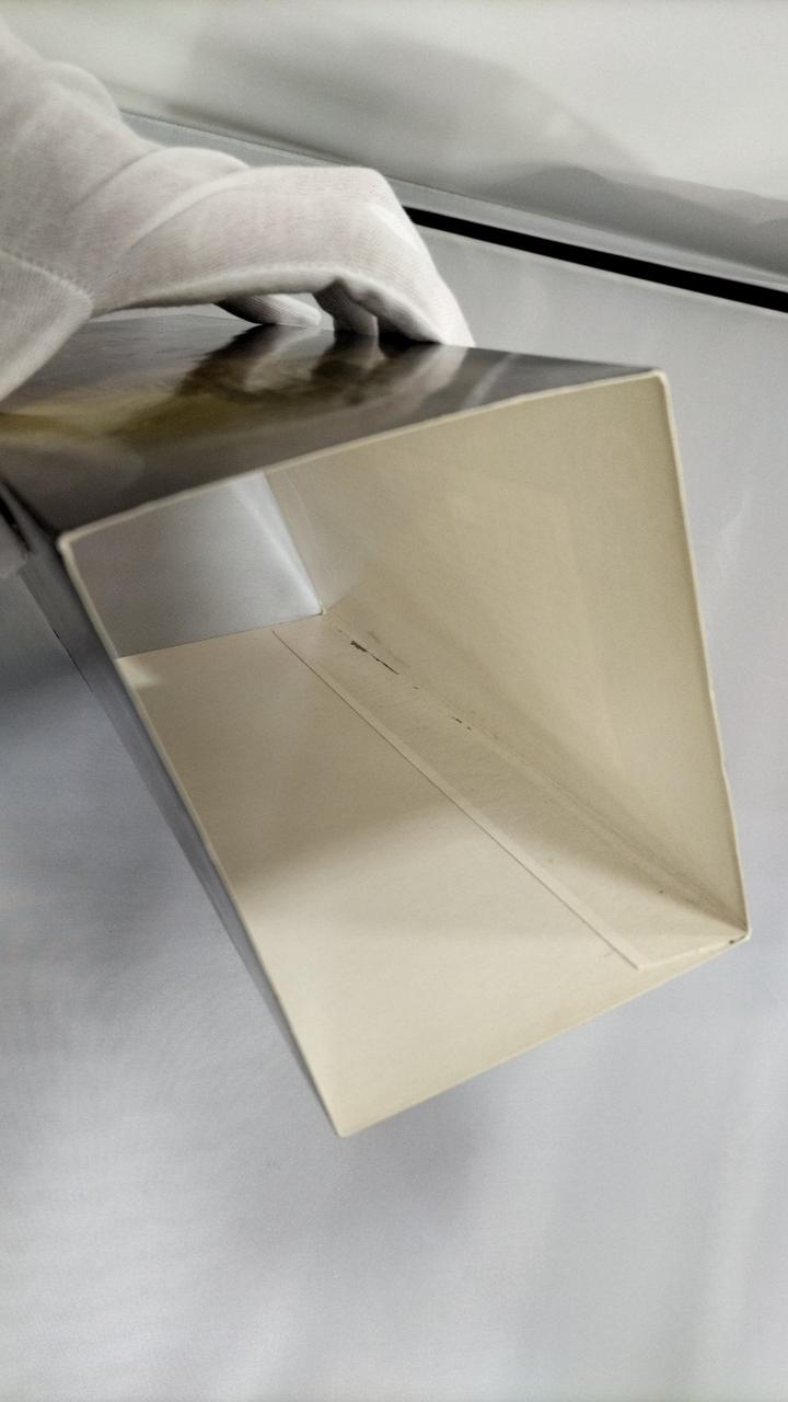 ケースカバーの角が少しダメージあります