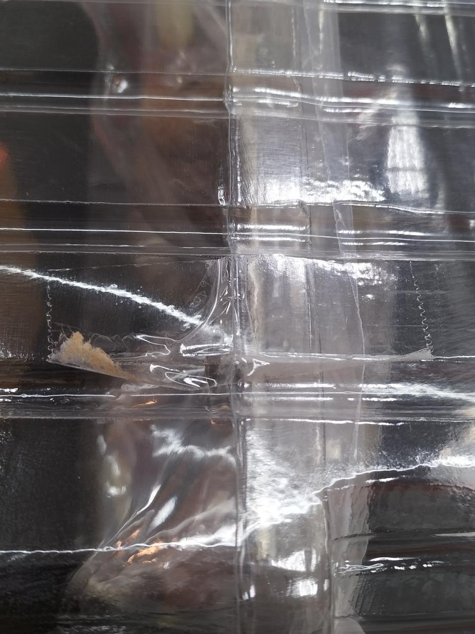 テープ一部剥がれあり