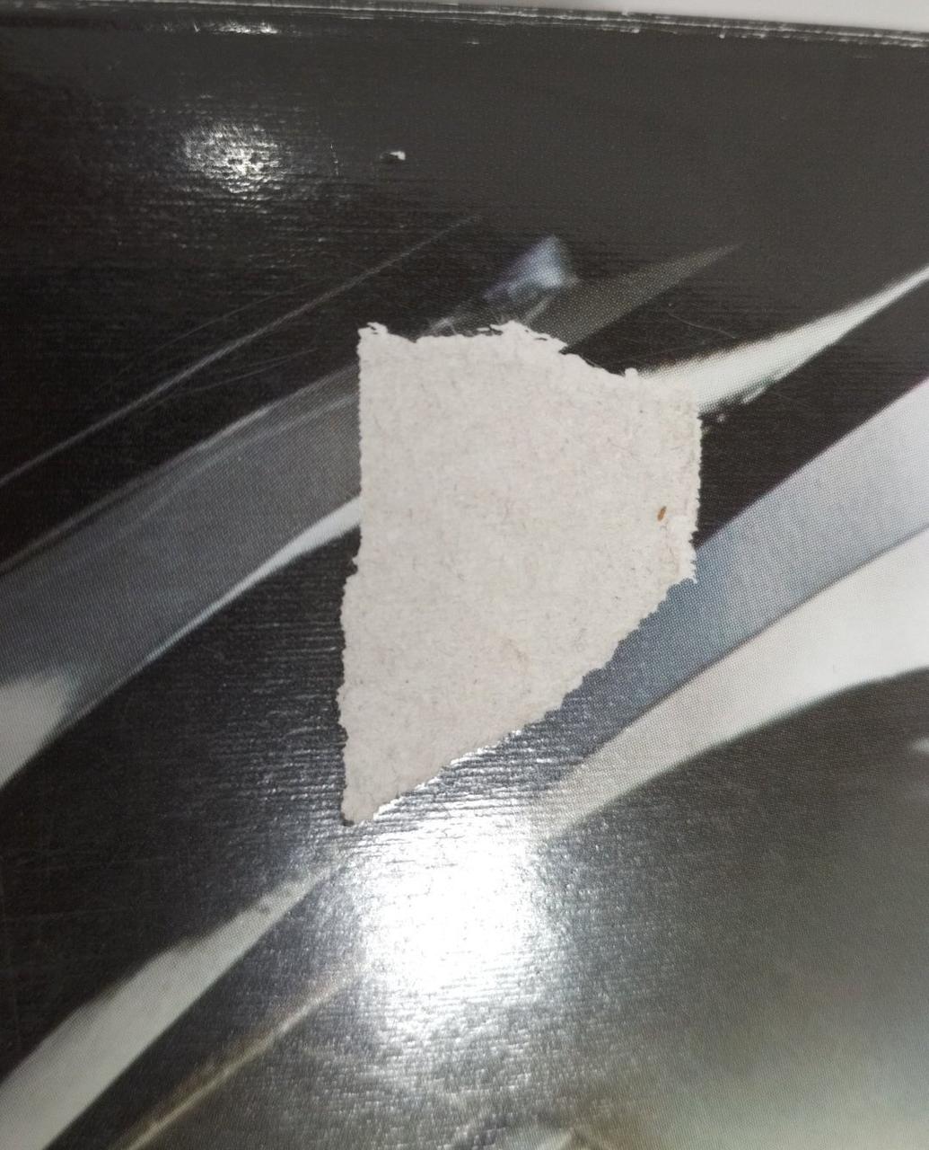 テープの剥がれ跡あります。