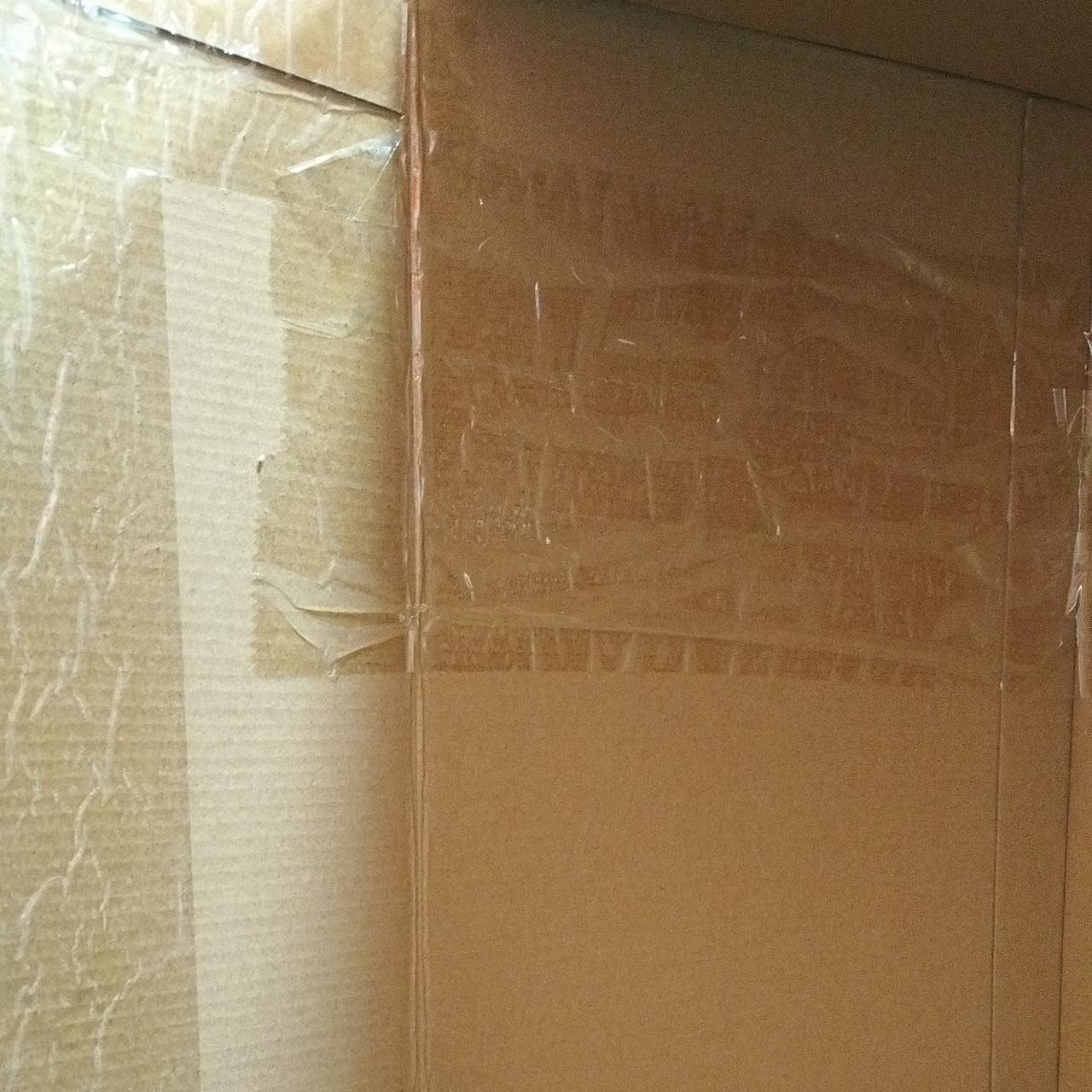 箱の内側にテープ貼られています