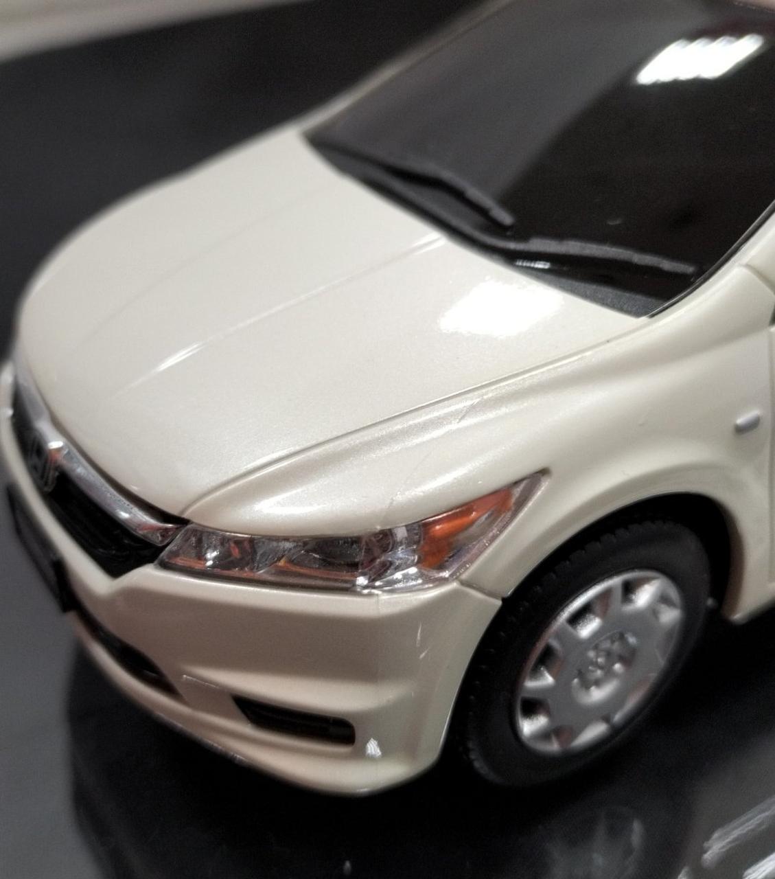 塗装の割れか、線になっている所があります