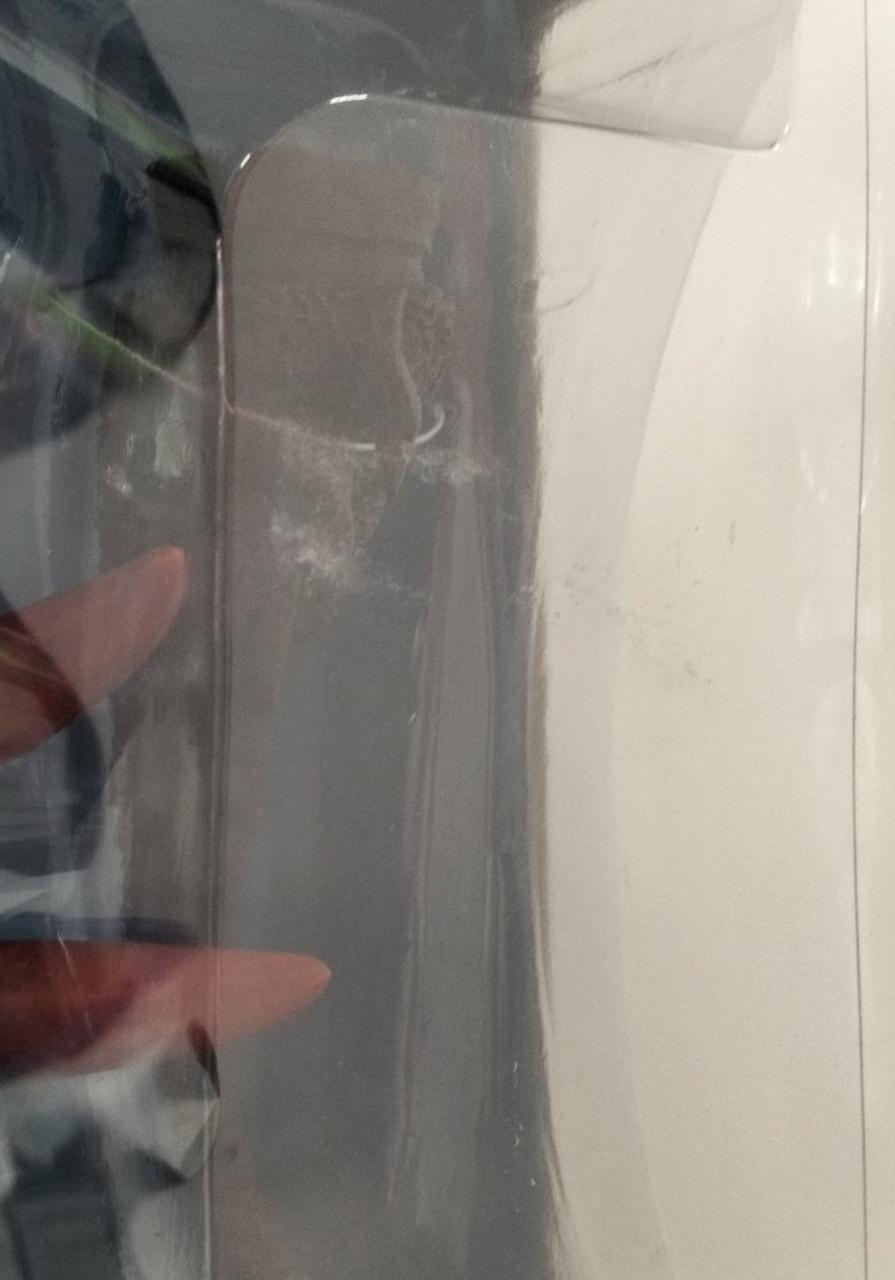 ブリスター擦れ傷あり。白くなっています。