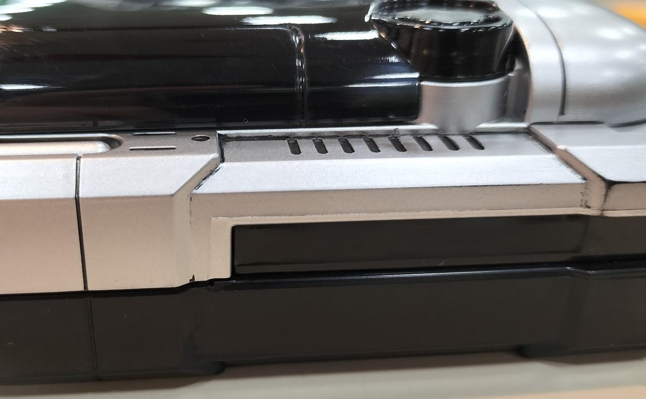 塗装はがれ、黒く塗られています。