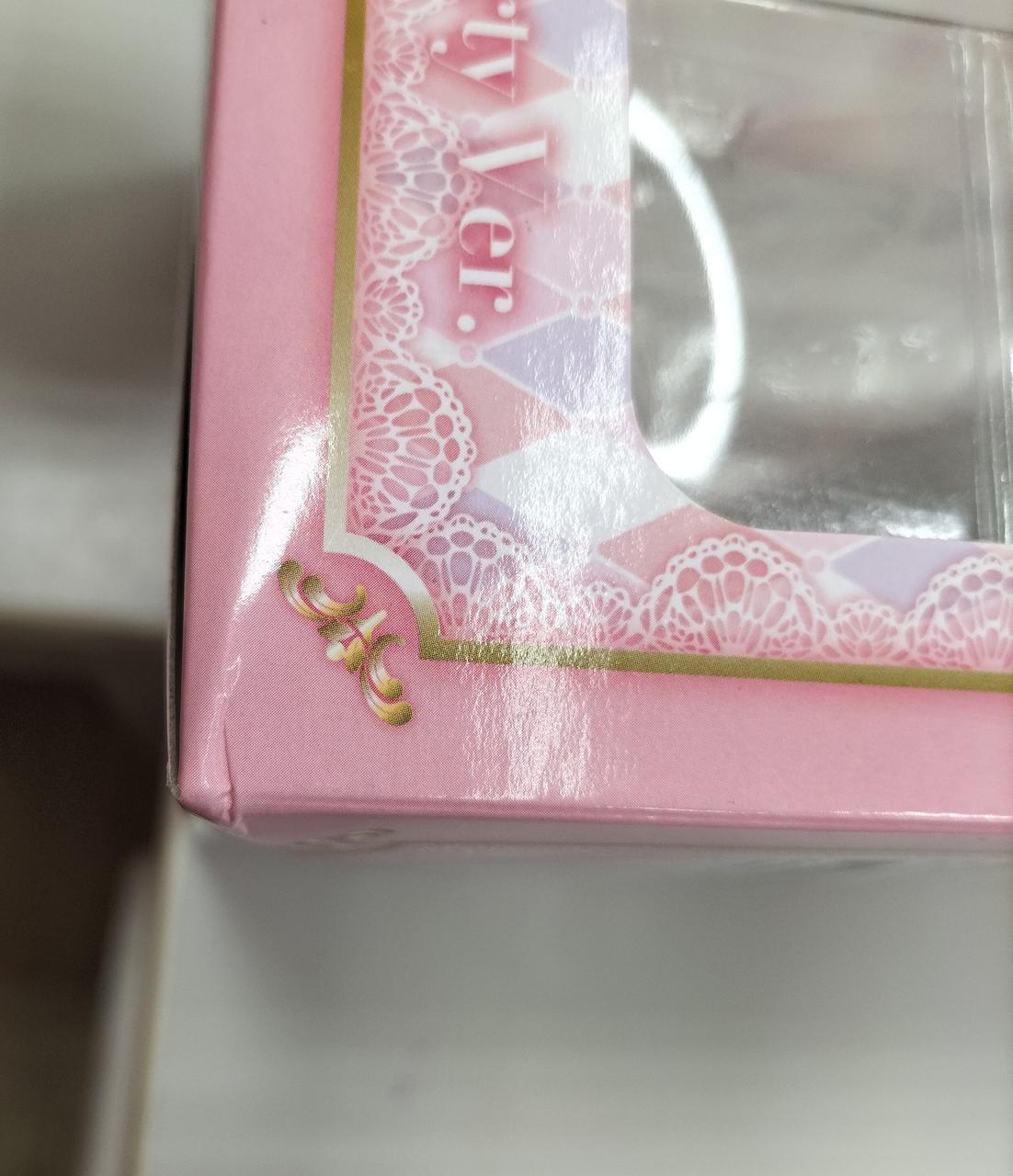 外箱右側下部、歪んでます。