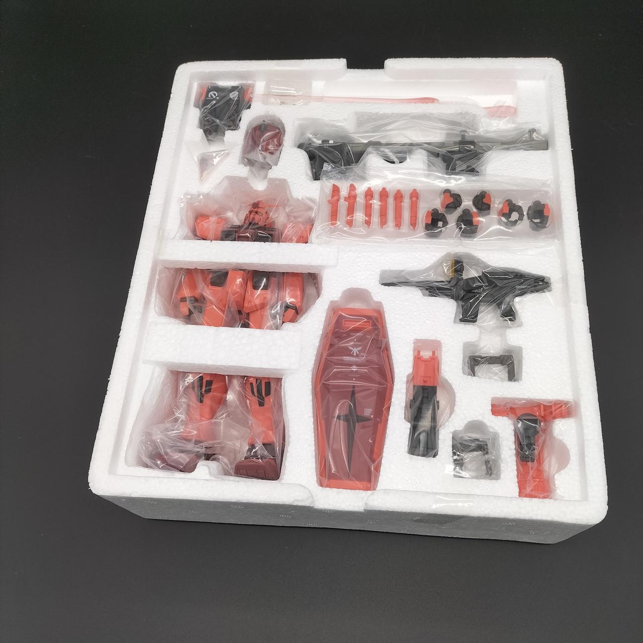 武器やパーツ、中で遊んでいました。