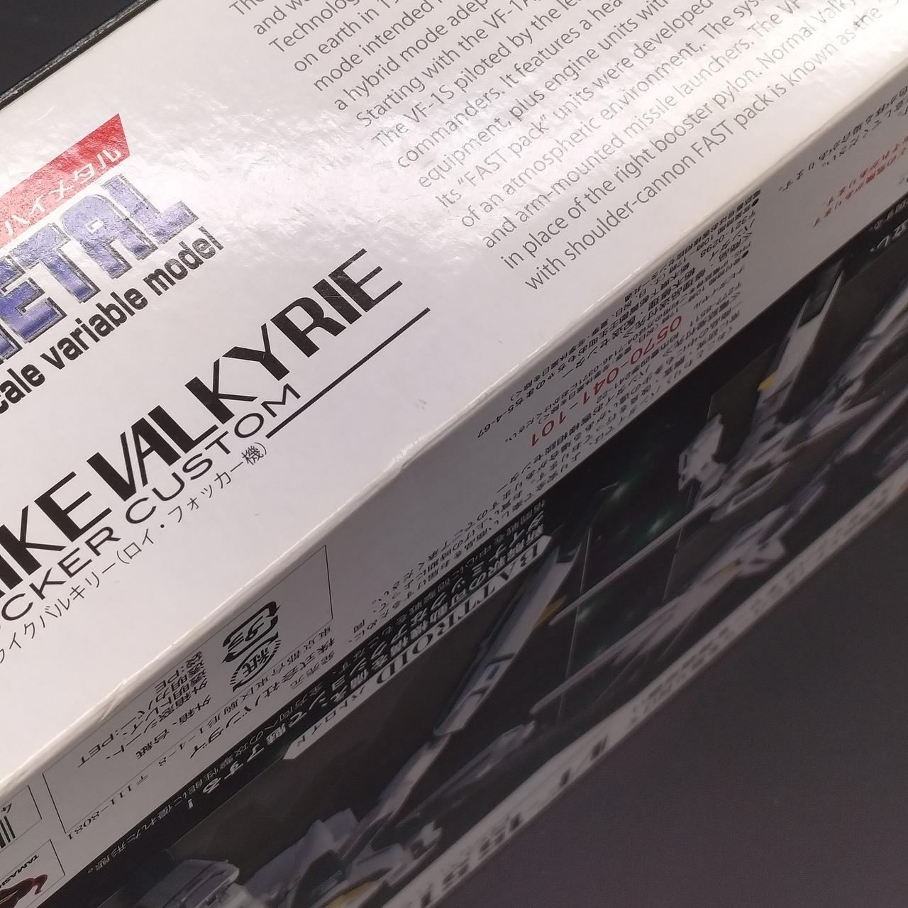 外箱キズ、へこみあります。