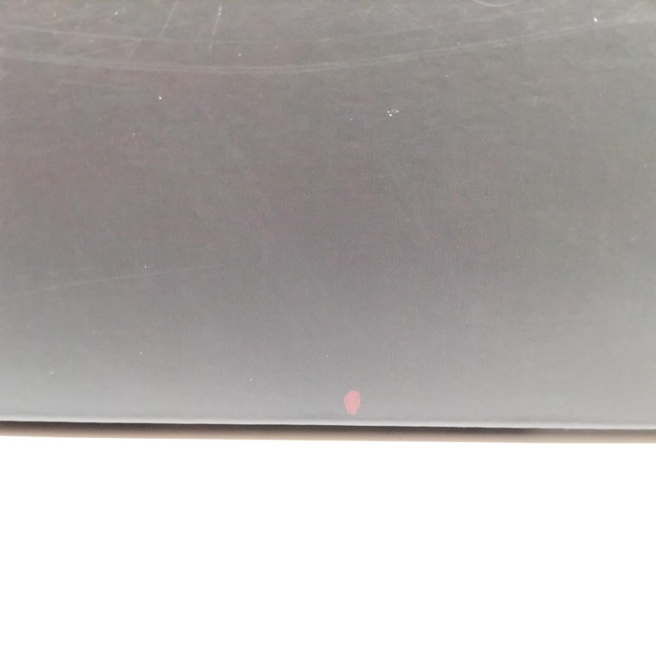 箱底面に赤い点有り