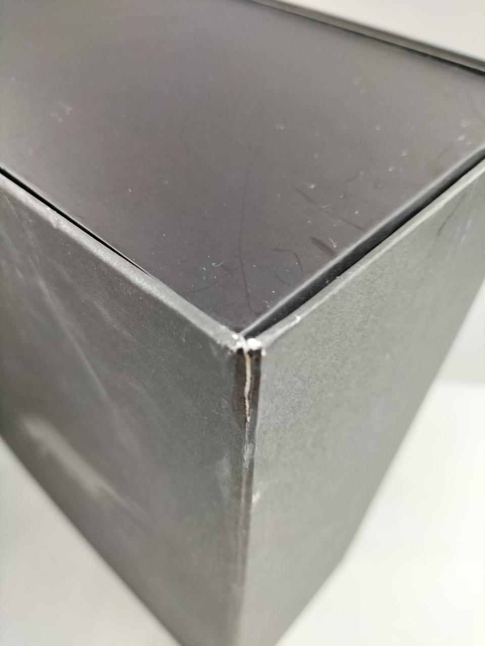 箱にダメージあり