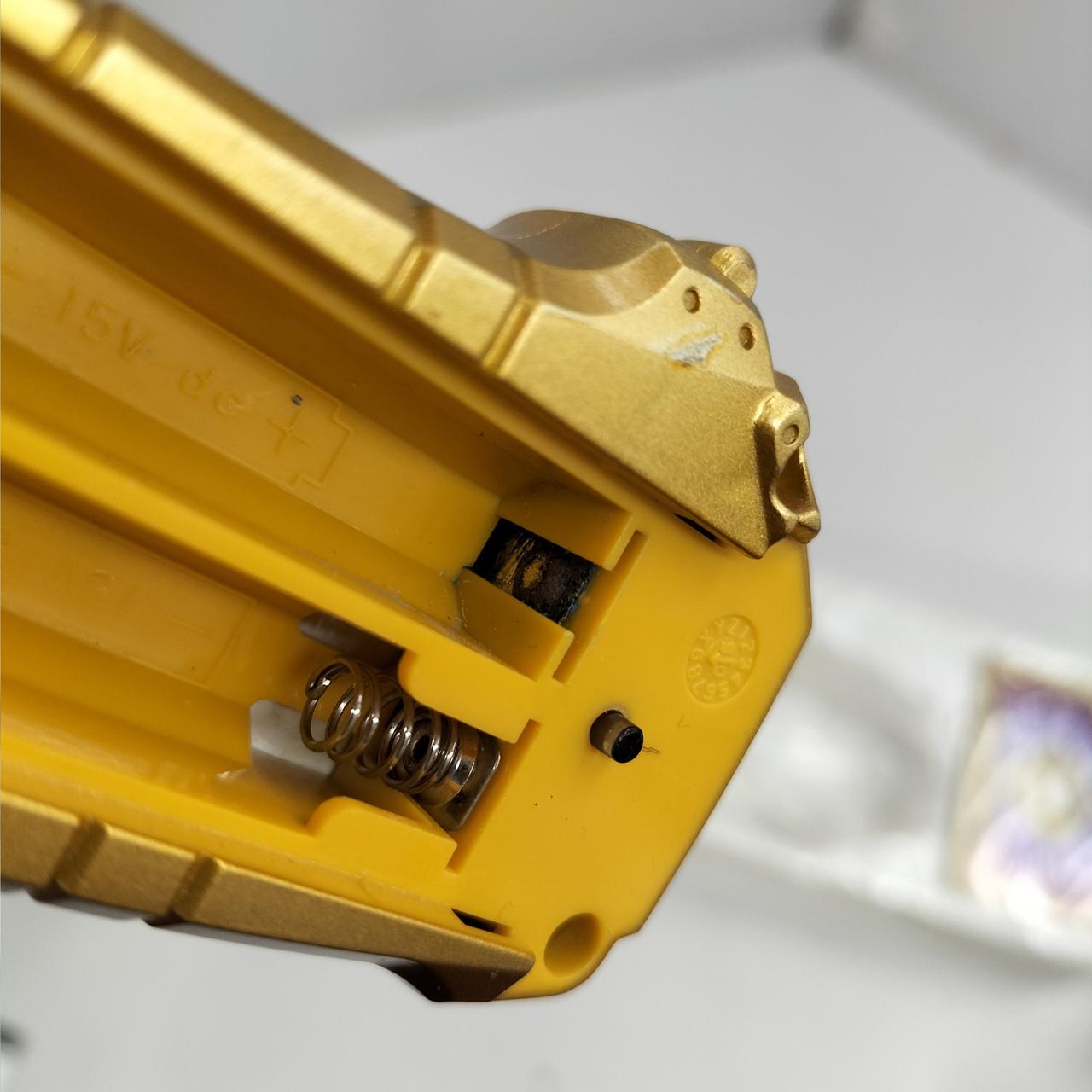 電池ボックス錆びあり（動作はします）