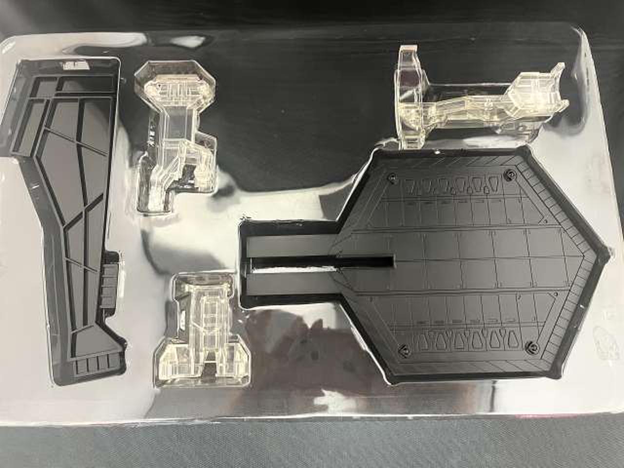 透明パーツ変色あり。