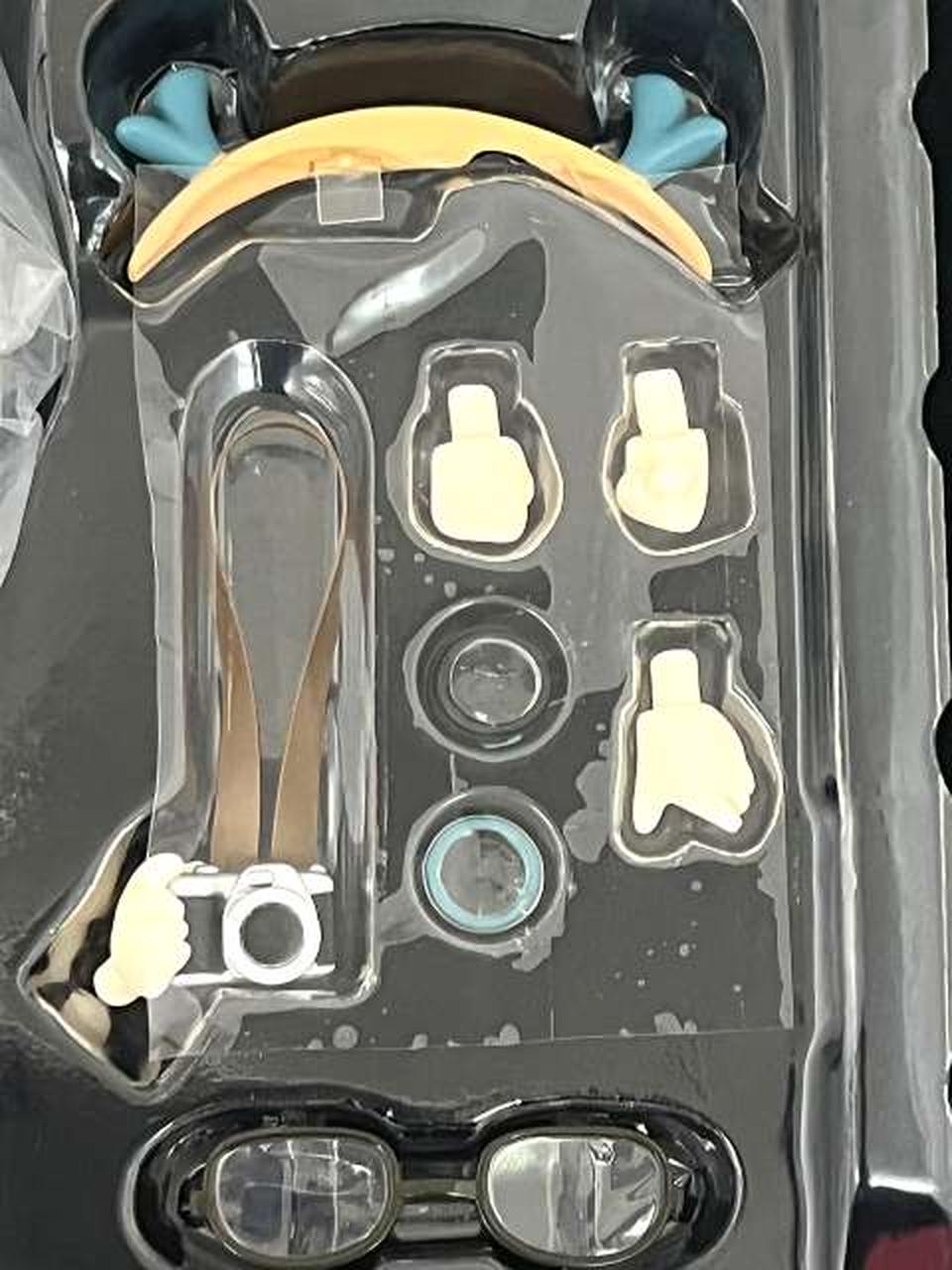 色の関係で見えにくいですが、装飾品は揃っ