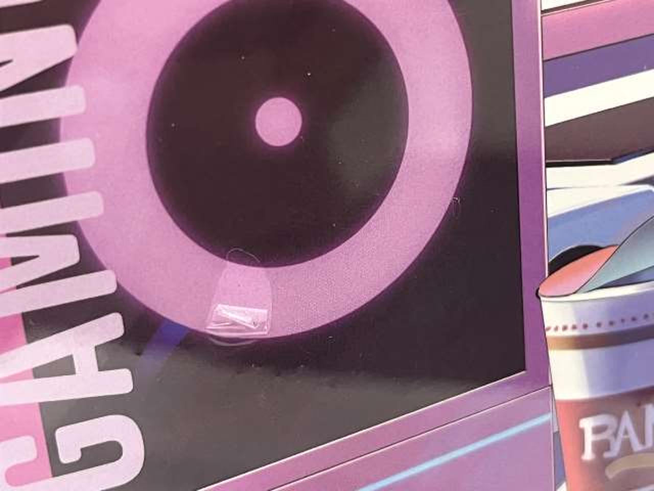 表面のシュリンク破れです。