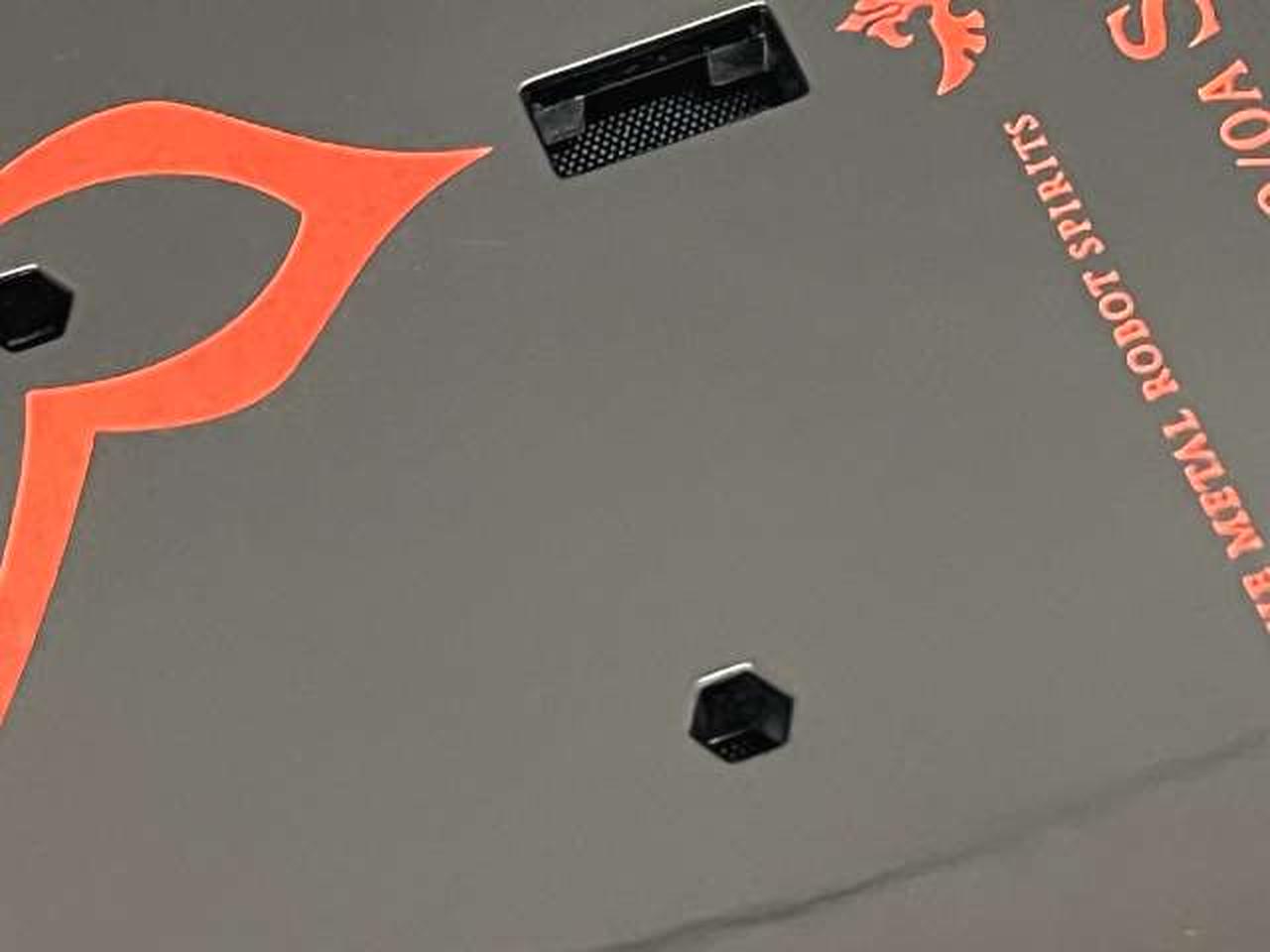 極薄いキズがあります。