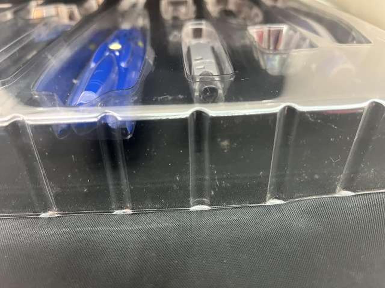 ブリスターに汚れがあります。