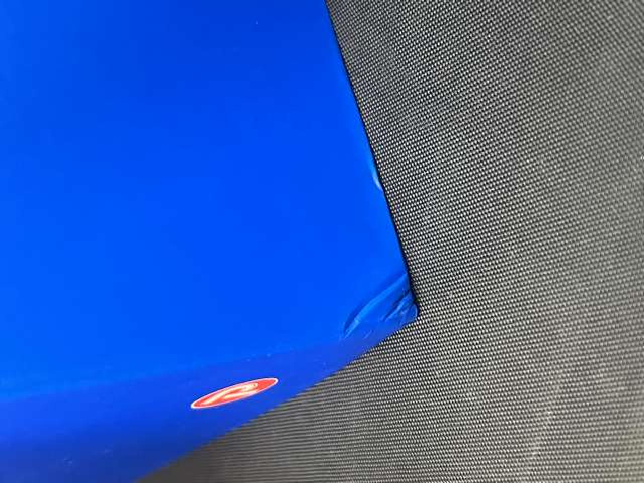 角に潰れがあります。