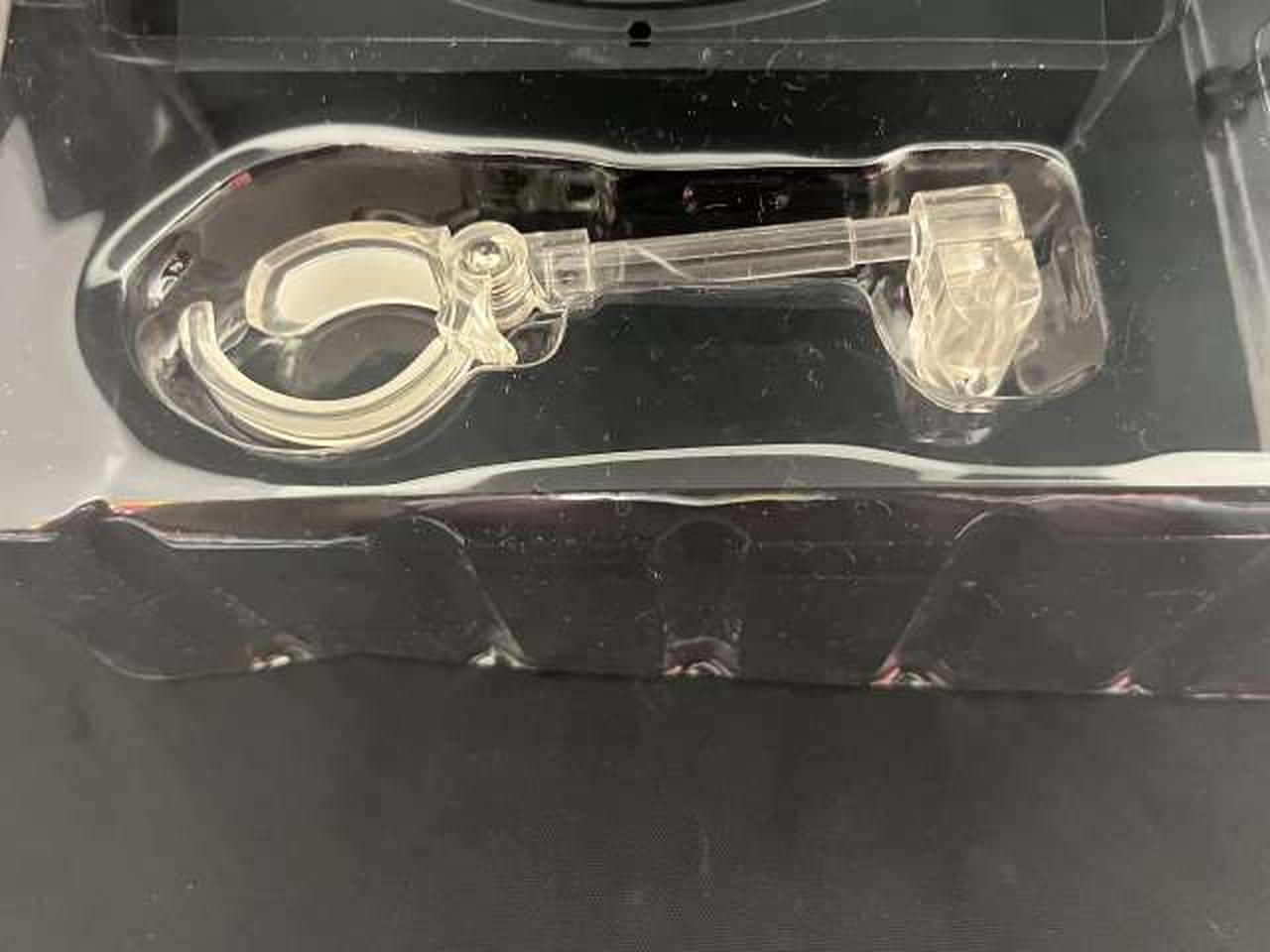 クリアのパーツに変色があります。