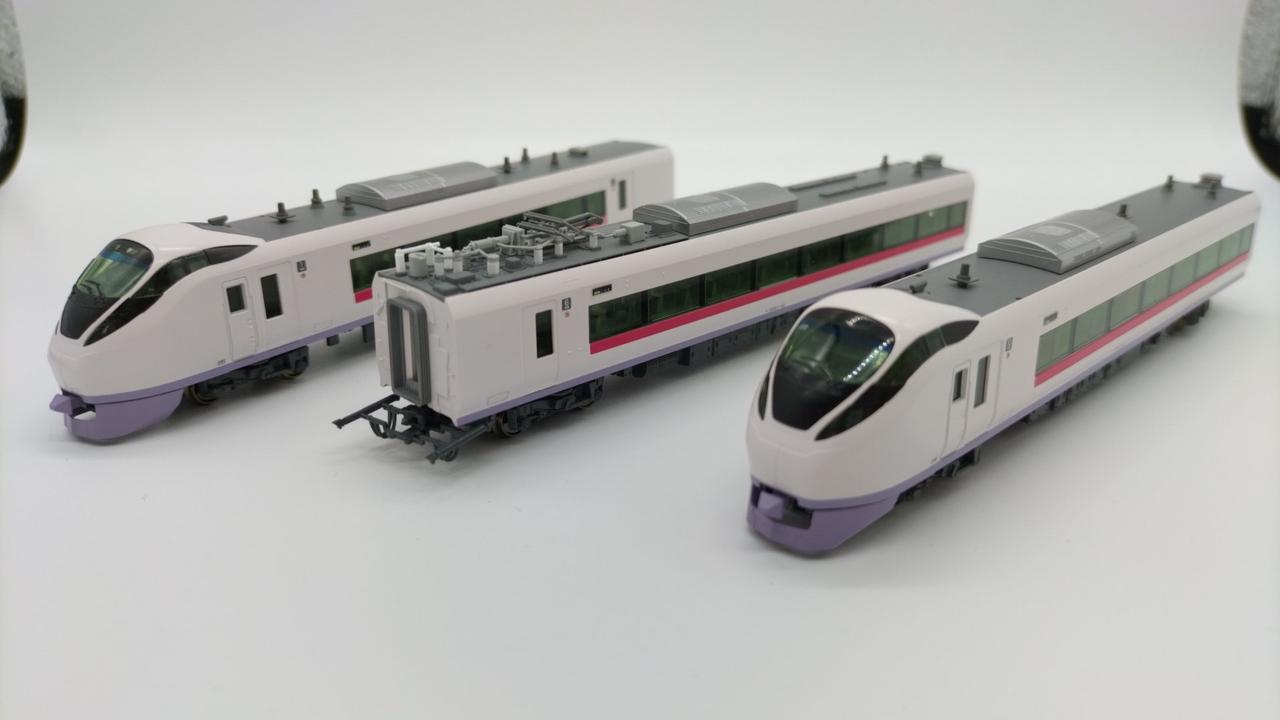 先頭車、モーター車、最後尾車です