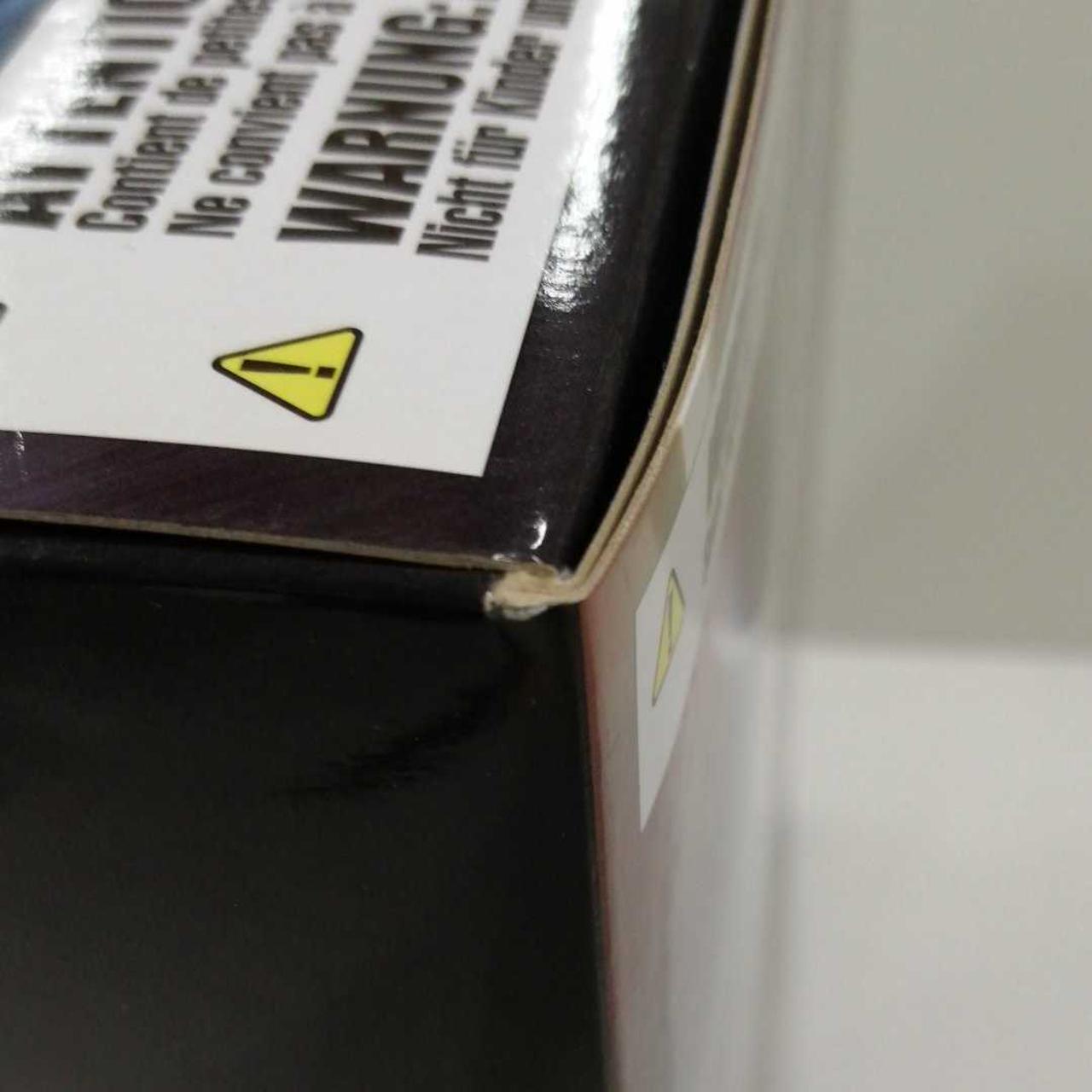 角にスレ等のダメージがあります