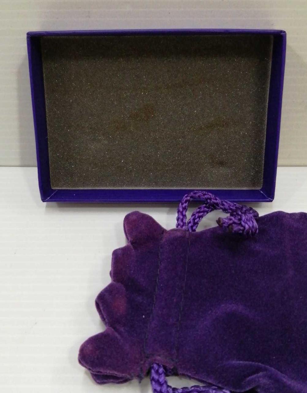 蓋スポンジ部と保管袋にダメージがあります