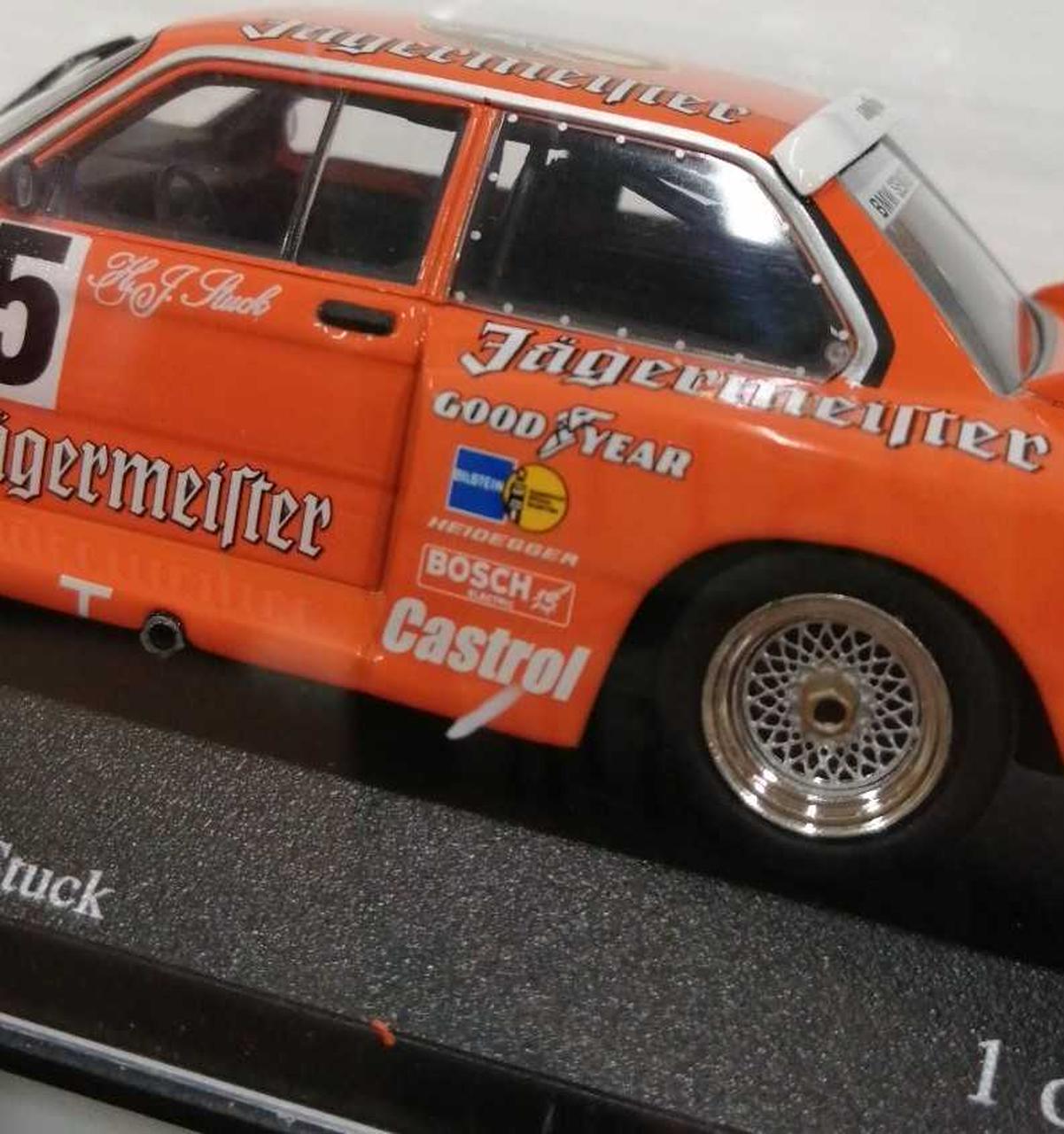 ケースに白い汚れがあります。