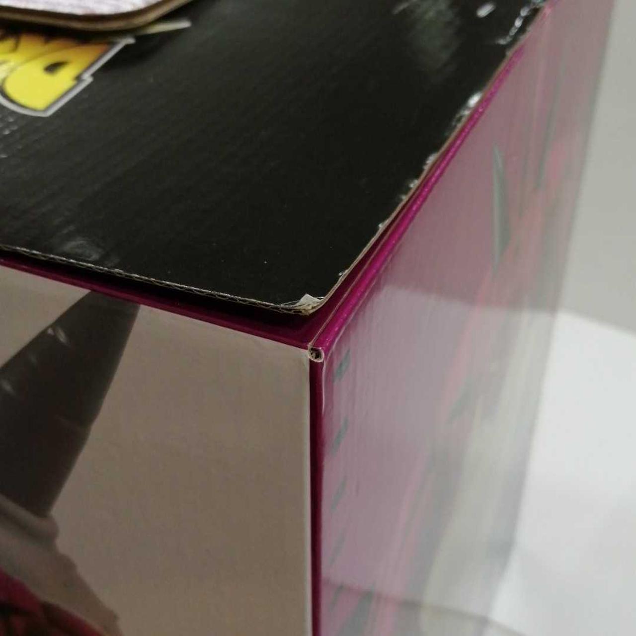 角にダメージあります