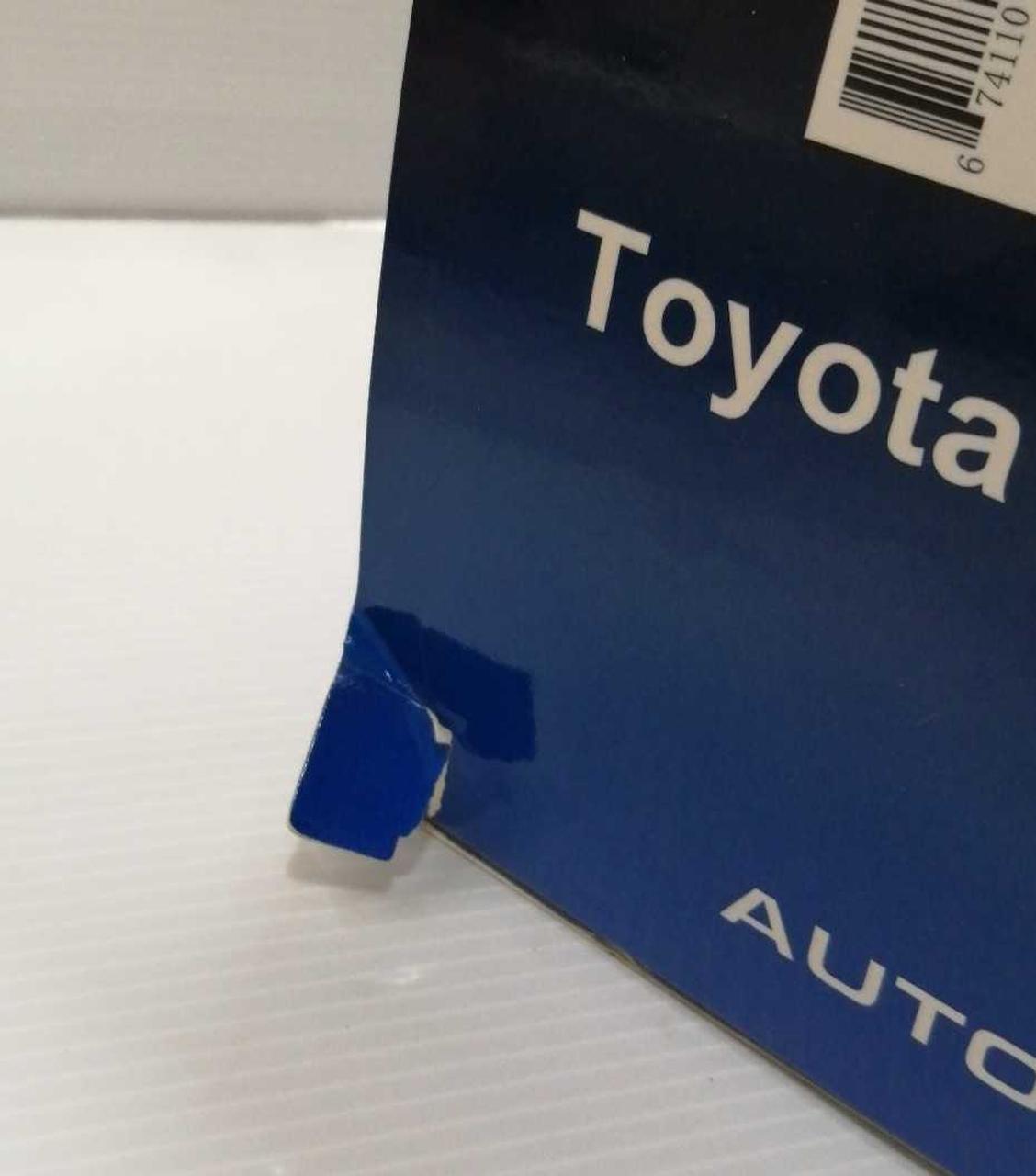 箱に破けがあります。