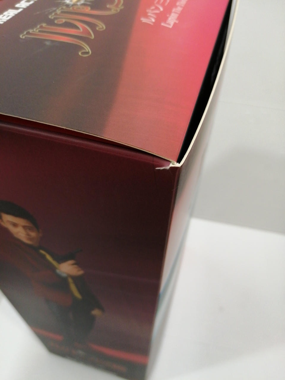 箱の一箇所にダメージあり