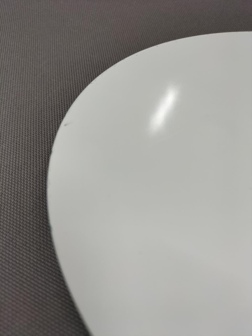 台座裏面キズ有