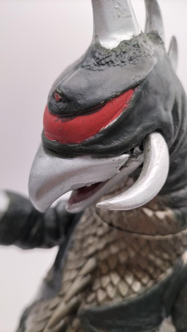 右キバは当店で接着し修復しています