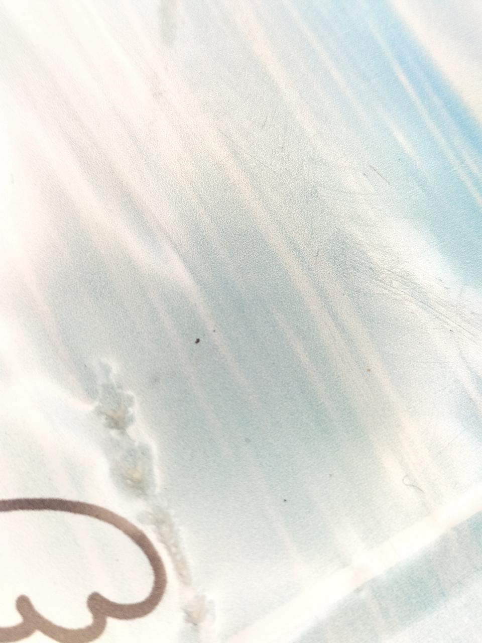 本体に黒い点の汚れのようなもの有