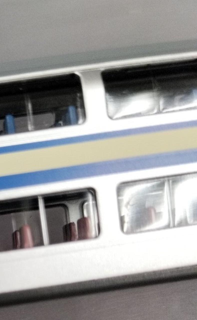 写真では見えにくいですが、窓に汚れ有