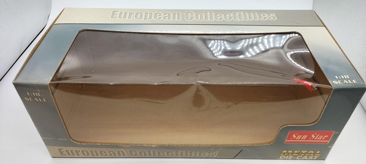 テープ跡、ブリスターの凹みあり。