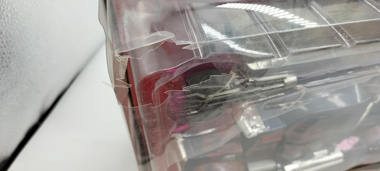 パッケージ一部破損しています。