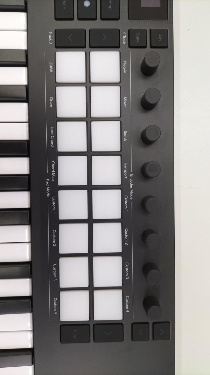 未使用 NOVATION MIDIキーボード 10-25082105 未使用 NOVATION MIDIキーボード 10-25082105