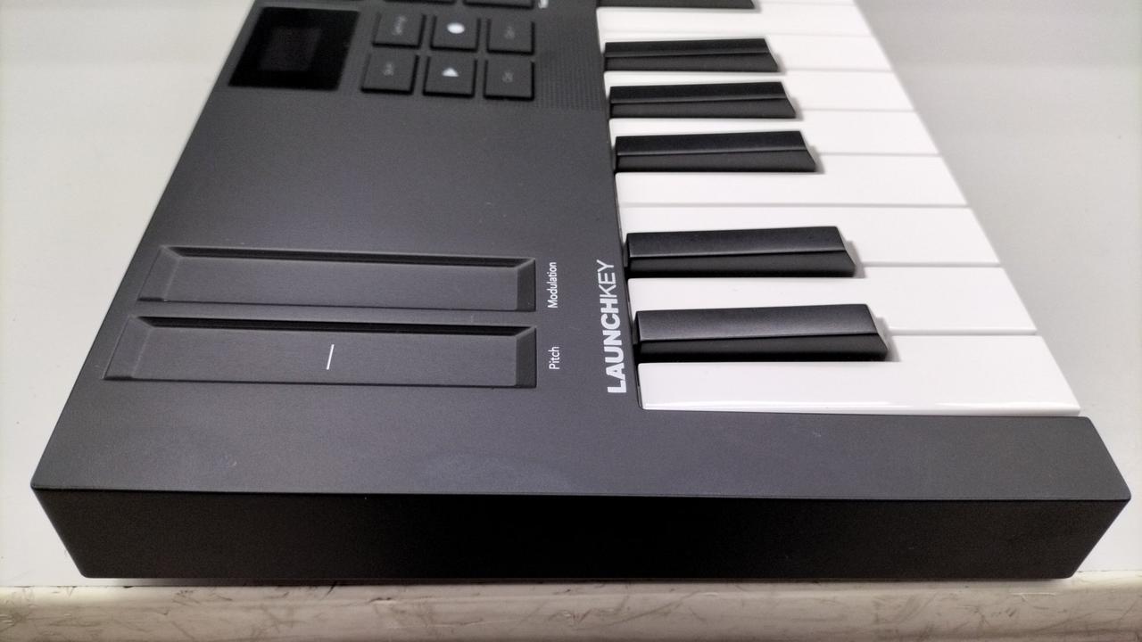 〇毎日値下げ〇 novation LAUNCHKEY MIDIキーボード Novationの最新・多機能MIDIキーボードLaunchkey mk4が入荷しま