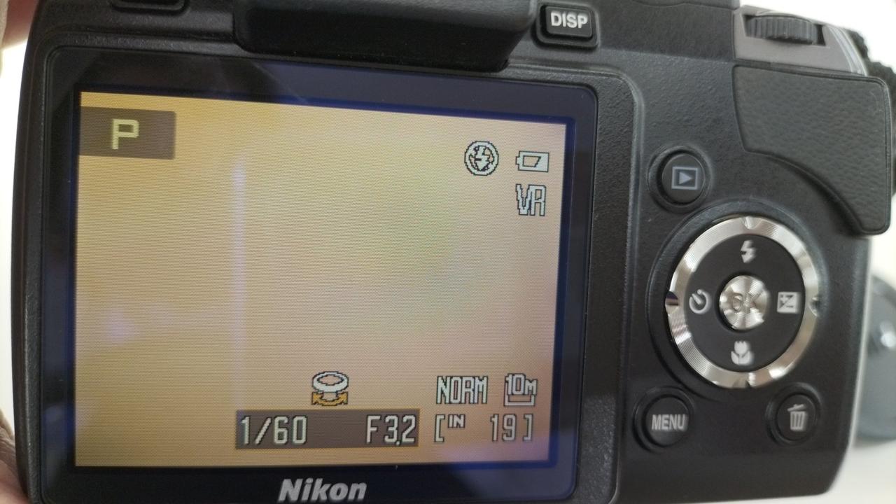 液晶左側に黄ばみ