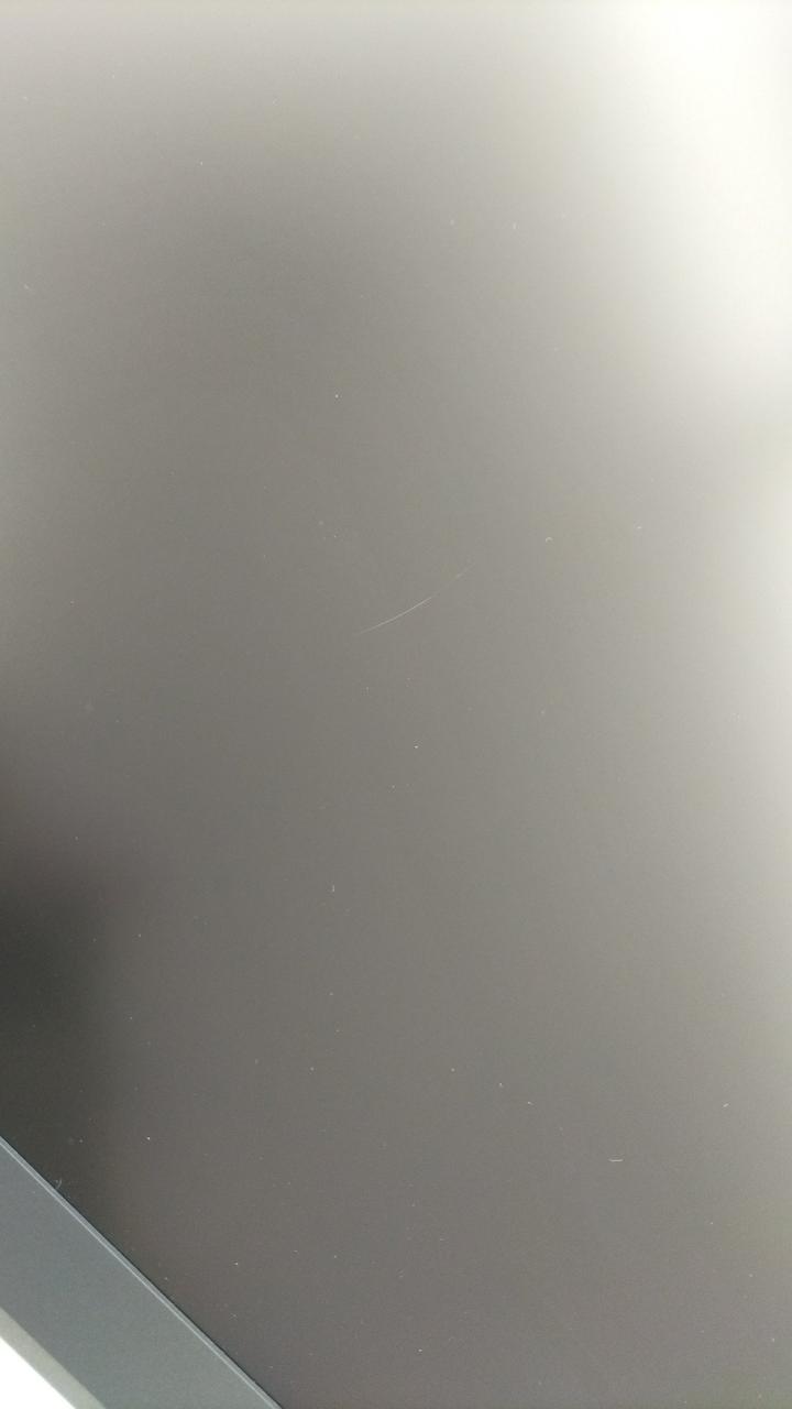 3cmほどのひっかき傷あり