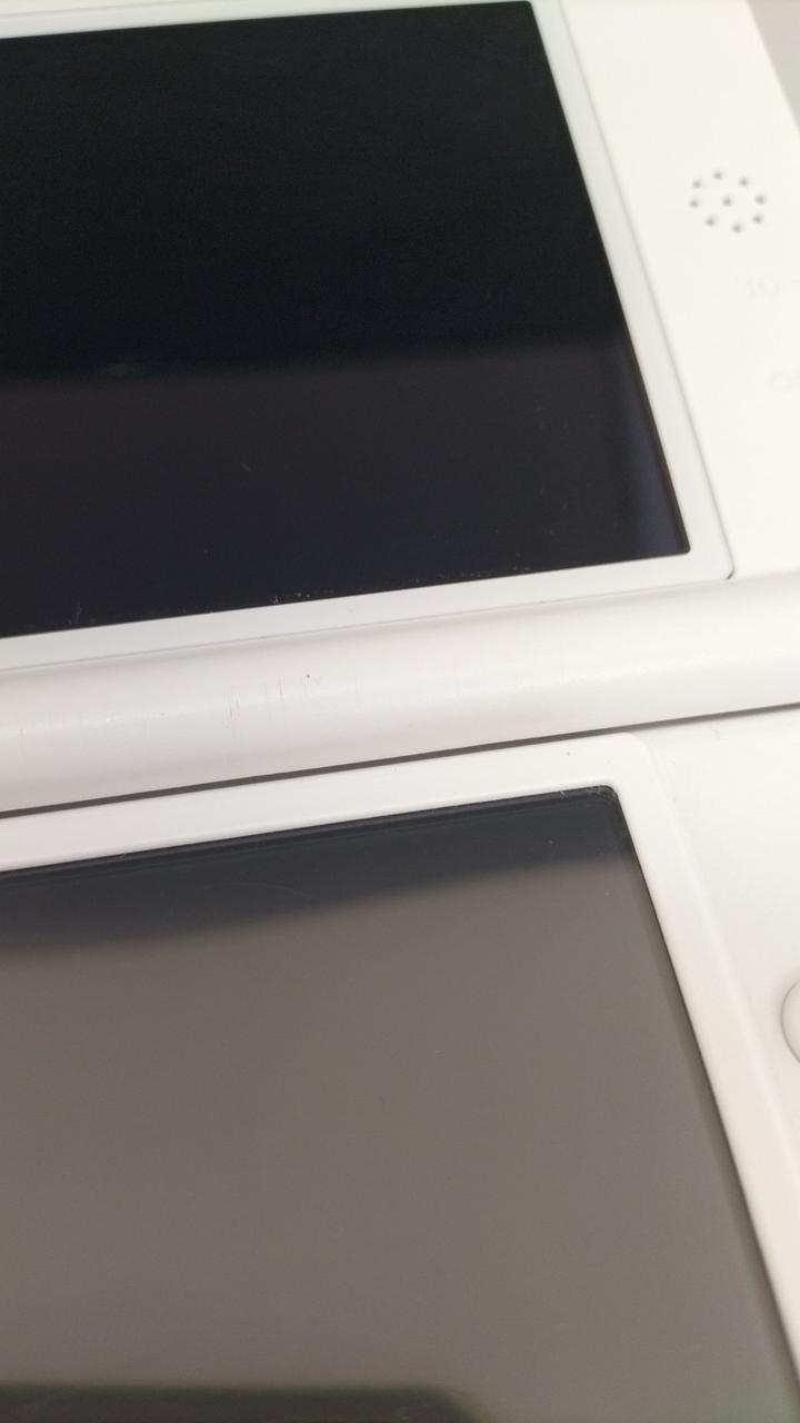 ヒンジ部分キズ