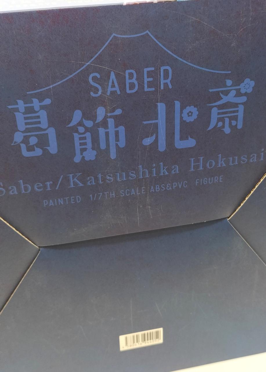 箱の底面部にキズあります。