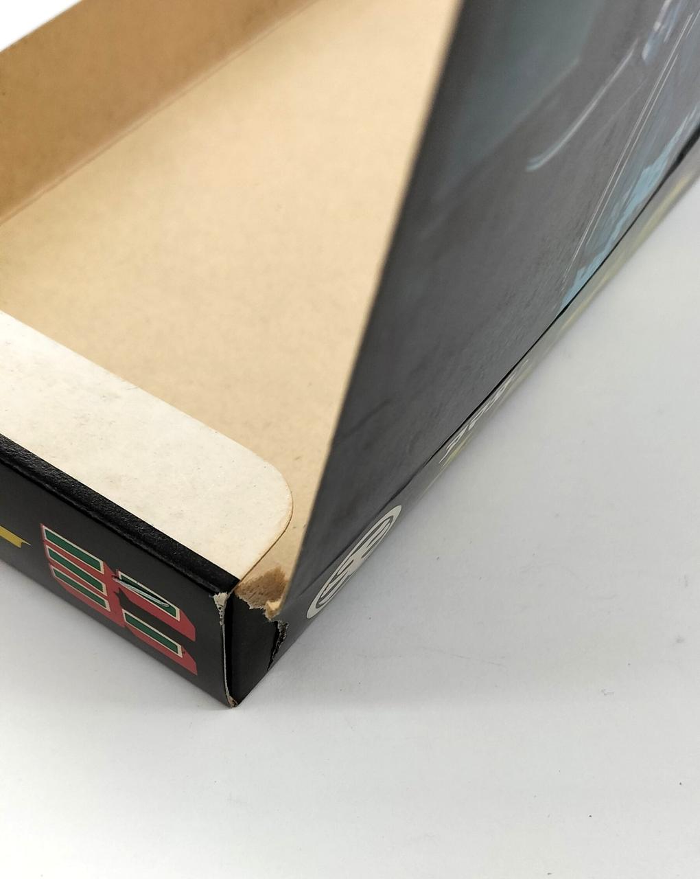 箱に少々破れあります。