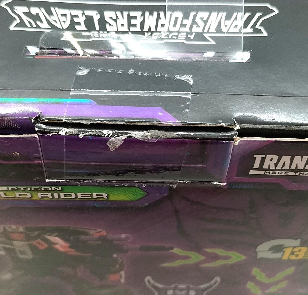 箱にキズがございます。