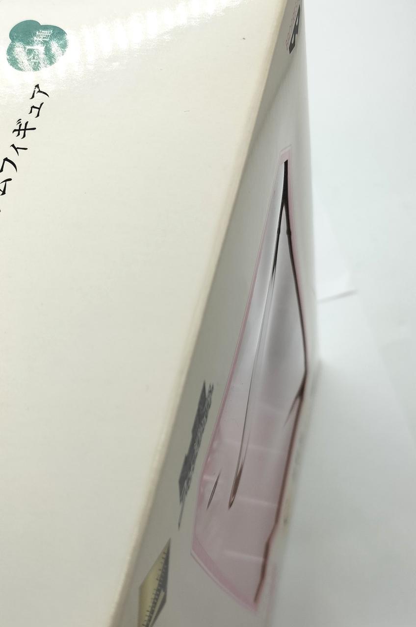 箱に経年による変色あります。