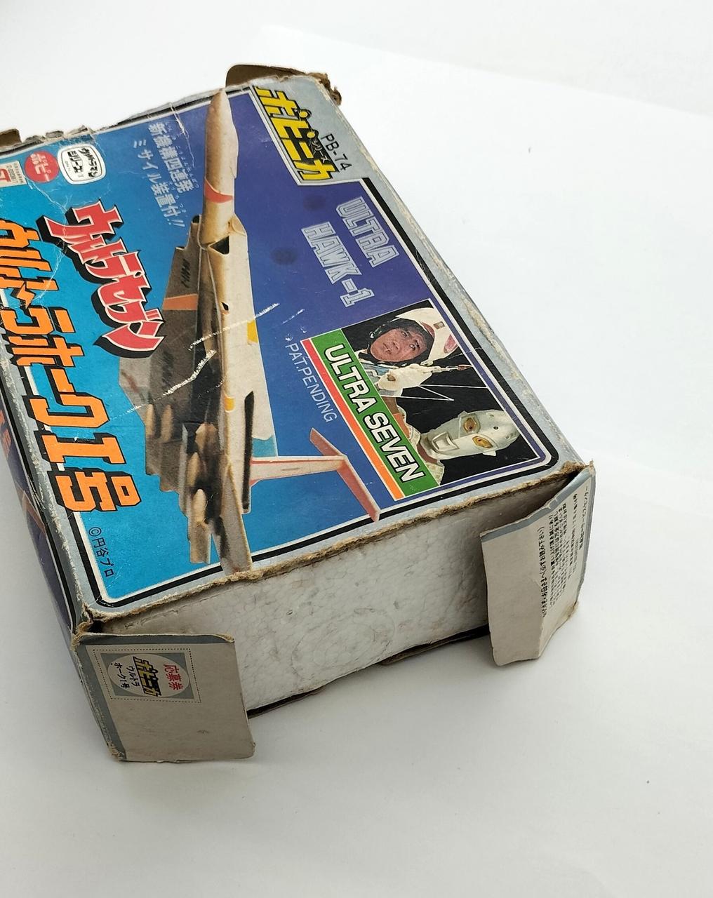 箱破損してます。