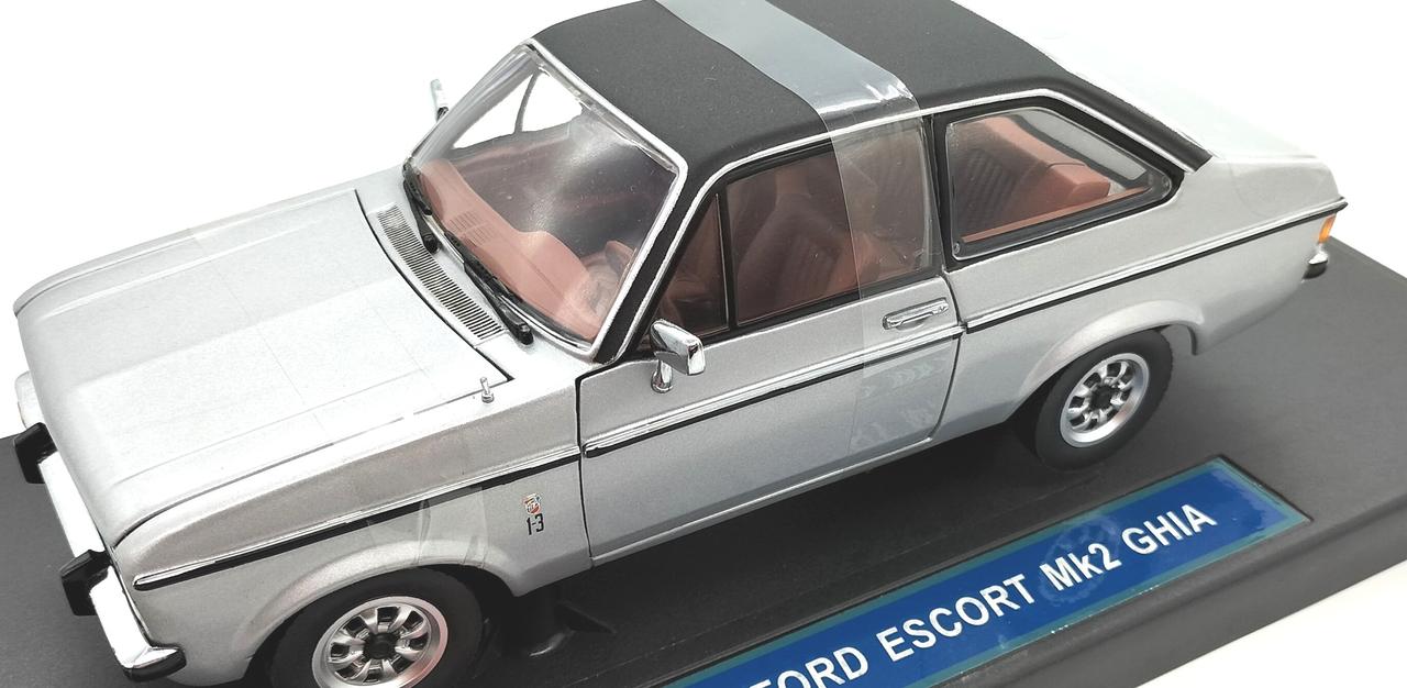 保護テープが貼られてます。